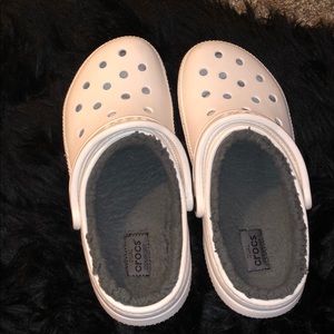 Crocs classic lined clog- warm & fuzzy slippers